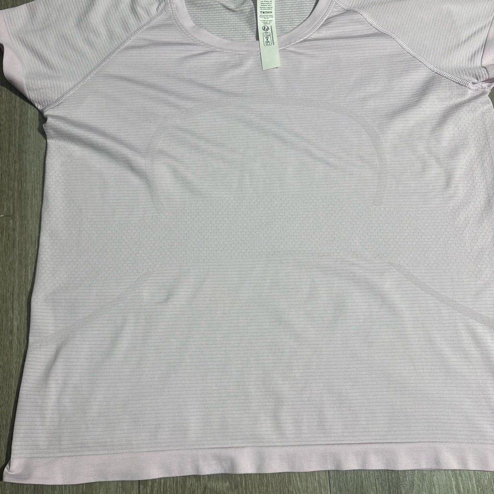 Lululemon Athletica Soft Lavender Short Sleeve Tee - Picture 3 of 7
